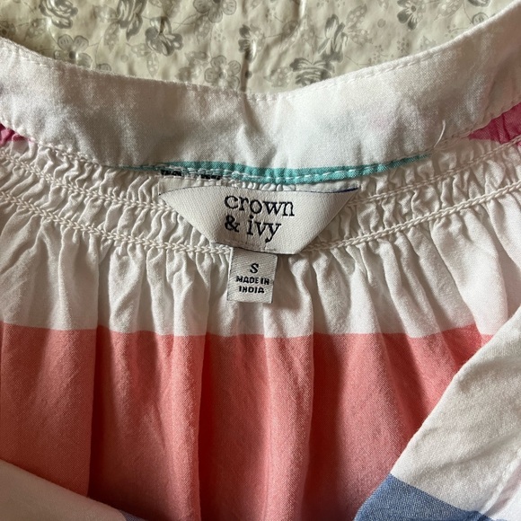 Crown and Ivy Blouse - Picture 3 of 3